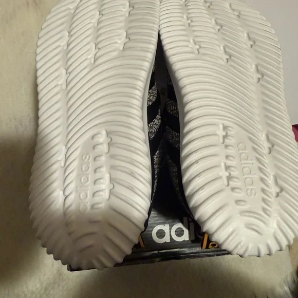 NIB Adidas Kaptir EF7242 women’s running/lifestyle sneakers. Wm sz 5.5. Light. - Picture 4 of 8